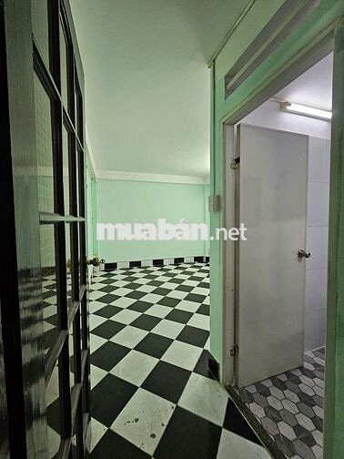 Cho thuê nhà mặt tiền đường 3/2, P.12, Q.10 giá 20tr