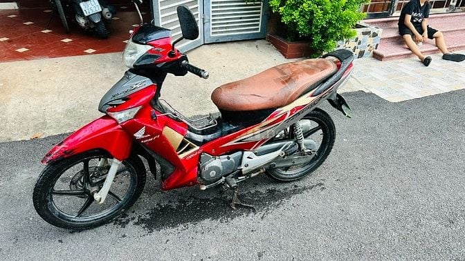 Futere X  nét nẹt đi vẫn 100km/h đi 1 tay