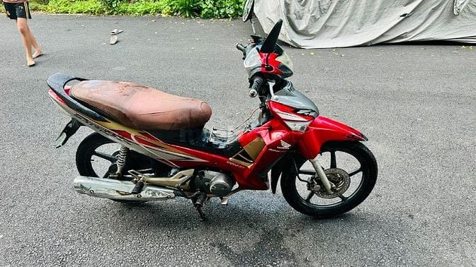 Futere X  nét nẹt đi vẫn 100km/h đi 1 tay