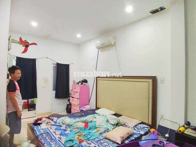 BÁN GẤP GIA NHỈNH 4 TY DIỆN TÍCH 48 M