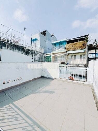 BÁN NHÀ PHỐ- CỔ ĐIỂN - XE HƠI NGỦ TRONG NHÀ – TRUNG TÂM HOÀNG DIỆU- Q4
