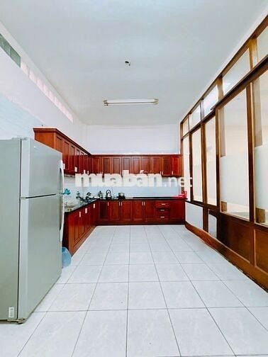 BÁN NHÀ PHỐ- CỔ ĐIỂN - XE HƠI NGỦ TRONG NHÀ – TRUNG TÂM HOÀNG DIỆU- Q4