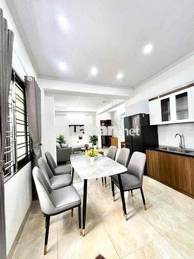 Căn hộ 60m2 3PN 2WC tại Dịch Vọng gần bãi đỗ Ô tô, ngõ to tiện ích