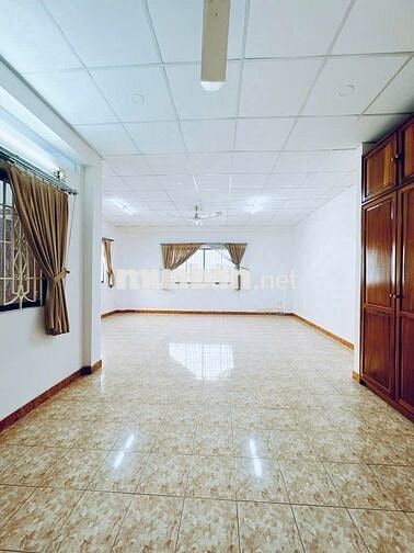 BÁN NHÀ PHỐ- CỔ ĐIỂN - XE HƠI NGỦ TRONG NHÀ – TRUNG TÂM HOÀNG DIỆU- Q4