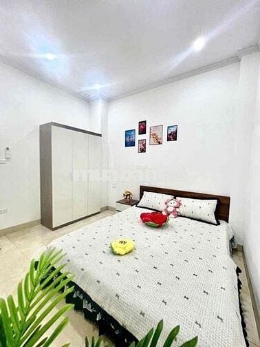 Căn hộ 60m2 3PN 2WC tại Dịch Vọng gần bãi đỗ Ô tô, ngõ to tiện ích