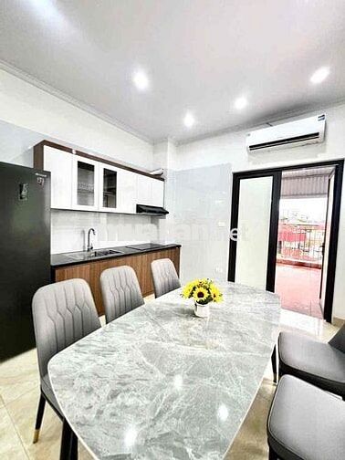 Căn hộ 60m2 3PN 2WC tại Dịch Vọng gần bãi đỗ Ô tô, ngõ to tiện ích