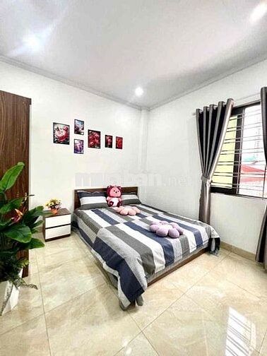 Căn hộ 60m2 3PN 2WC tại Dịch Vọng gần bãi đỗ Ô tô, ngõ to tiện ích