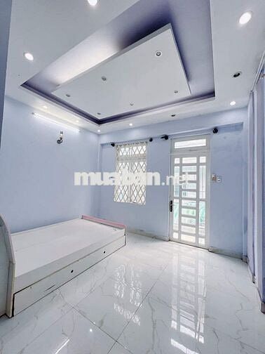 NHÀ NGUYỄN KHOÁI Q4 - HẺM 4m- 32m2 - 3 LẦU KO QH- GIÁ 5 TỶ NHỈNH