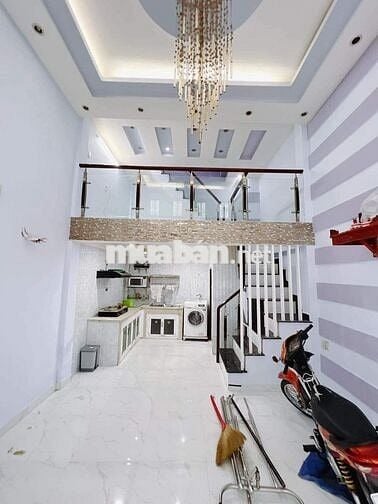 NHÀ NGUYỄN KHOÁI Q4 - HẺM 4m- 32m2 - 3 LẦU KO QH- GIÁ 5 TỶ NHỈNH