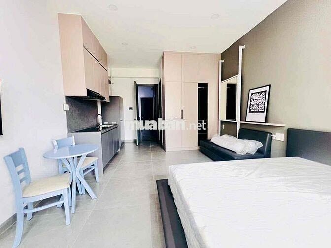 Cho thuê căn hộ dịch vụ đầy đủ nội thất cao cấp, view ban công, có tha