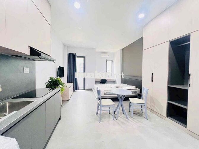 Cho thuê căn hộ dịch vụ đầy đủ nội thất cao cấp, view ban công, có tha