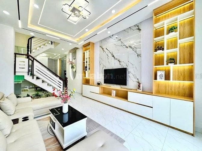 Kẹt tiền bán gấp nhà Hoàng Diệu, quận 4, hẻm xe hơi, SHR giá 3 tỷ 850