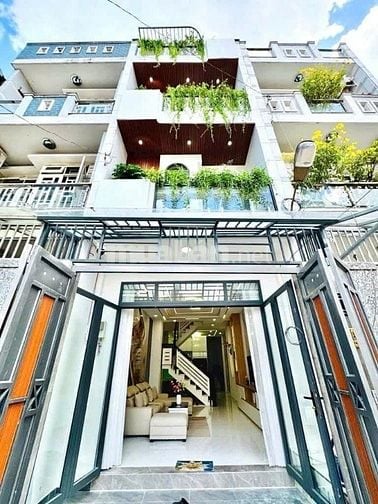 Kẹt tiền bán gấp nhà Hoàng Diệu, quận 4, hẻm xe hơi, SHR giá 3 tỷ 850