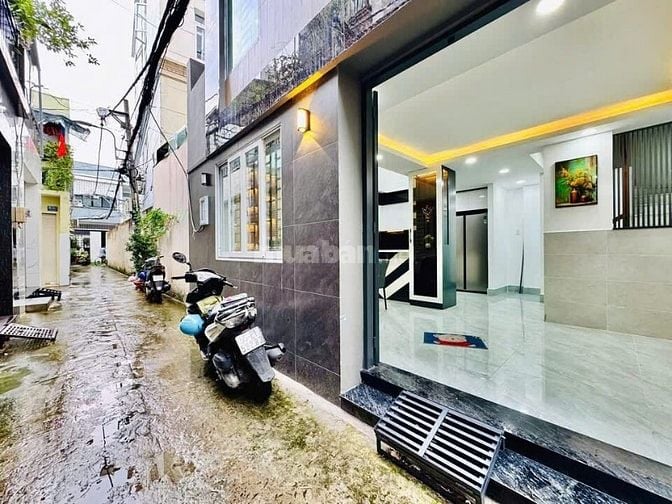 Kẹt tiền bán gấp nhà Hoàng Diệu, quận 4, hẻm xe hơi, SHR giá 3 tỷ 850