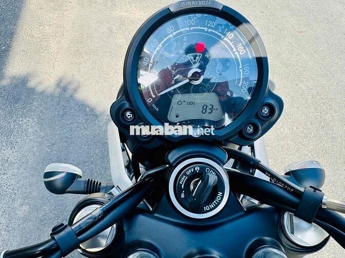 cần bán gấp speed twin 900 xe như mới chỉ 80km