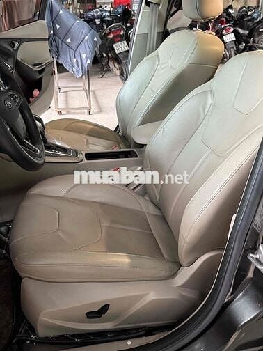Ford Focus Titanium 2018 chạy 14.000km quá đẹp
