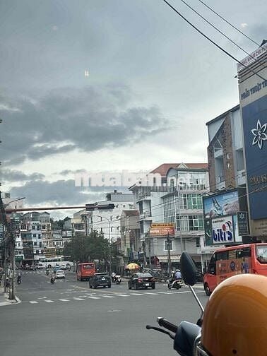 Bán khách sạn vị trí trung tâm kinh doanh đắt địa sầm uất tại Đà Lạt