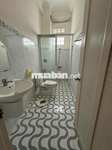 Nhà 6 phòng 3 máy lạnh hẻm đường Trần Quang Khải
