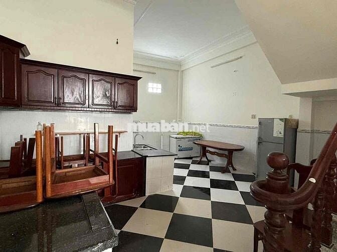 Nhà 6 phòng 3 máy lạnh hẻm đường Trần Quang Khải