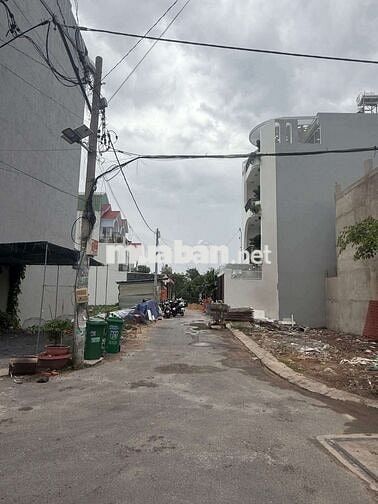 Bán Đất Xã Bà Điểm DT 5x25 Giá 5.286 Ty Đg Xe  Hơi  Ph Văn Hớn vào100m