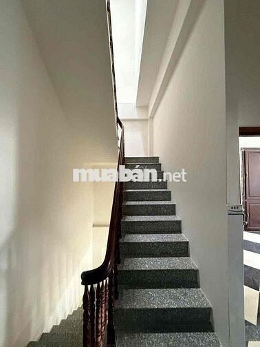 Nhà 6 phòng 3 máy lạnh hẻm đường Trần Quang Khải