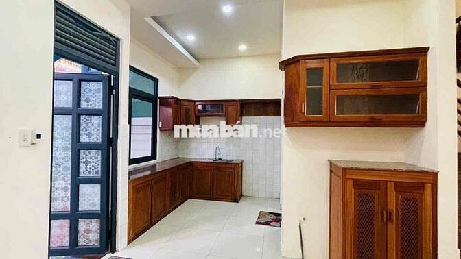 Nhà Nam Long 3 phòng ngủ, mới, 3WC, Đông Bắc, máy lạnh, giường nệm