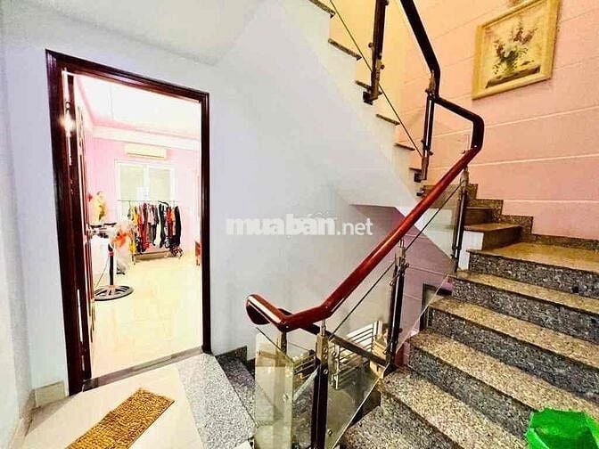Chính chủ cần bán  Nhà mặt tiền CMT8 85m2