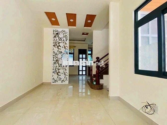Nhà Nam Long 3 phòng ngủ, mới, 3WC, Đông Bắc, máy lạnh, giường nệm