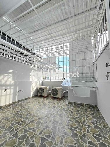 NGAY LÚC NÀY KHU BÀU CÁT XE HƠI ĐỔ CỬA 4 TẦNG LUNG LINH NỘI THẤT SẴN