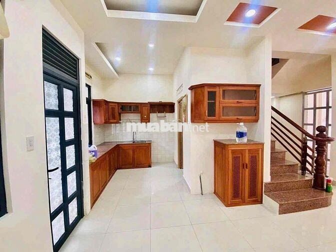 Nhà Nam Long 3 phòng ngủ, mới, 3WC, Đông Bắc, máy lạnh, giường nệm