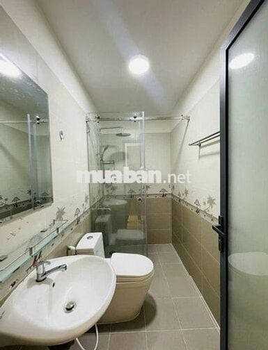 Cần cho thuê nhà MT 240A Nguyễn Thiện Thuật P.3 Q.3
