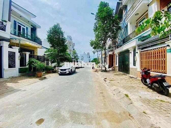 Nhà Nam Long 3 phòng ngủ, mới, 3WC, Đông Bắc, máy lạnh, giường nệm
