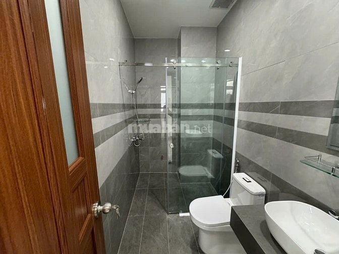 NHÀ HIỆN ĐẠI 4 TẦNG TẠI TRUNG TÂM QUẬN BÌNH TÂN-CHIẾT KHẤU 400TR 