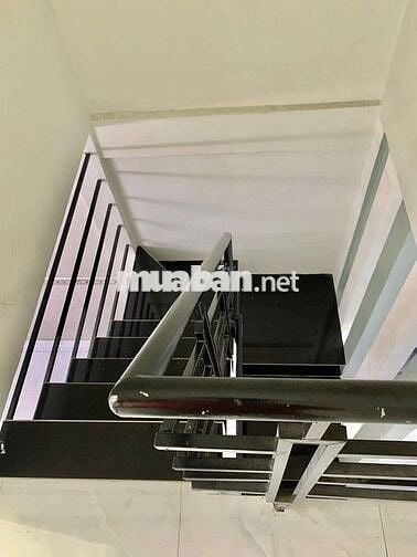 Bán nhà trống giao ngay hẻm thông Tân Phước P6 Q10