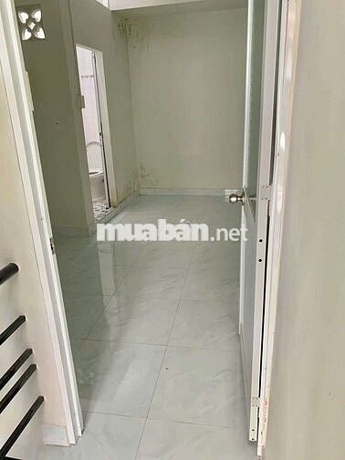 Bán nhà trống giao ngay hẻm thông Tân Phước P6 Q10