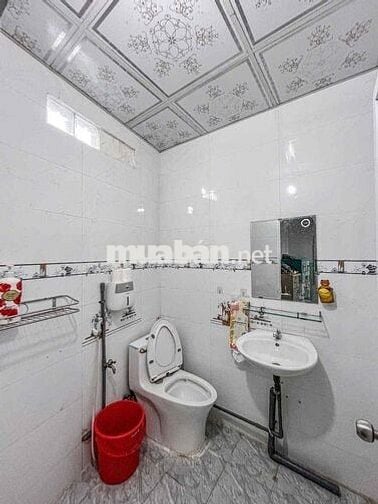 Nhà lầu hoàn công giá êm. gần chợ Trần Việt Châu. chính chủ gửi bán