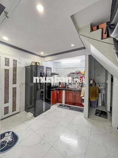 Nhà lầu hoàn công giá êm. gần chợ Trần Việt Châu. chính chủ gửi bán