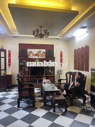 Bán đất, tặng nhà 3 tầng tại Bà Triệu, Hà Đông; 130m2, 24,5 tỷ còn lùi