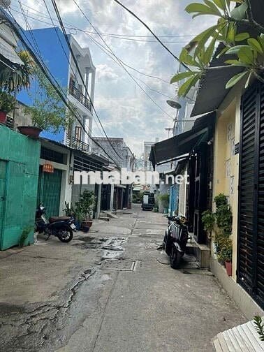 Nhà hẻm 3 tấm DTSD 138m2 , hẻm xe hơi