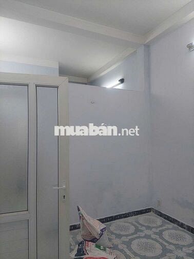 Cho thuê nhà nguyên căn. Mặt tiền đường xe tải vào tận nơi. Gần NTBT