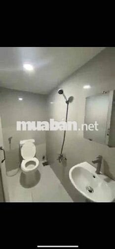 Em cần sang nhượng lại phòng vì lí do chuyển chổ học ạ!!!