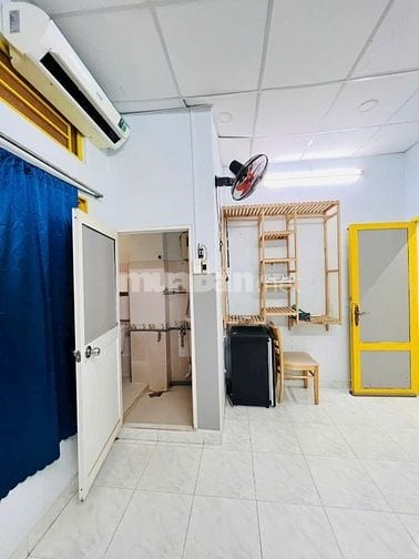 Hạ giá còn 4 tỷ 350tr. NHÀ Bùi Viện, Quận 1. 2 lầu