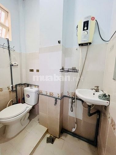Hạ giá còn 4 tỷ 350tr. NHÀ Bùi Viện, Quận 1. 2 lầu