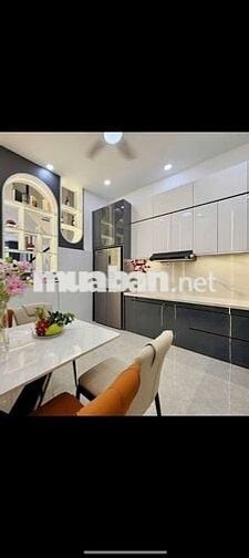 NHÀ ĐẸP MỚI TRỆT, 3 LẦU, 4PN, SÂN XE HƠI, FULL NỘI THẤT