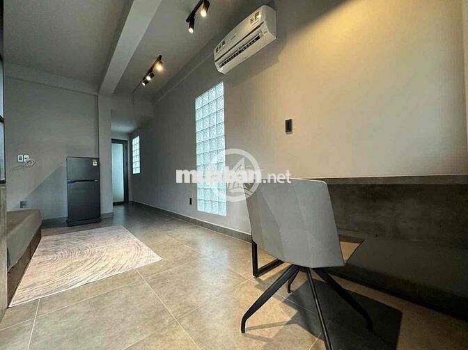 CHO THUÊ CĂN HỘ BAN CÔNG TÁCH BẾP GẦN BÙI VIỆN QUẬN 1 FULL NỘI THẤT