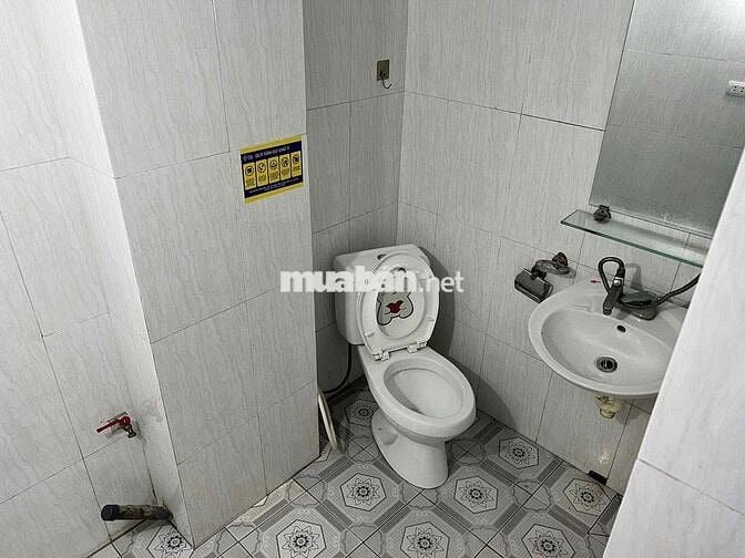 TT143 -gác xép rộng ban công thoáng Vạn Phúc Đại Mỗ 21/9 trống
