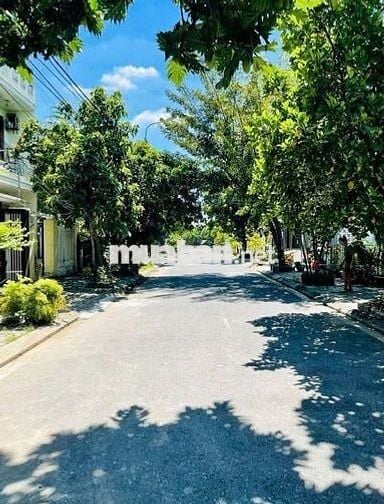 Bán lô đất siêu đẹp tại chợ Bến Cát Bình Dương .Đất sổ đỏ 100m2 gl