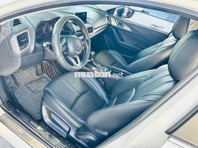 Mazda 3 2018 1.5 AT Sedan - 34000 km