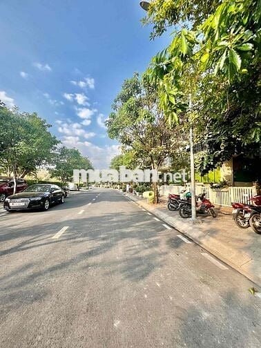 Nhà Biệt Thự Senturia DT 300m2 1Trệt 2Lầu 3Pn 4Wc Khu Víp Vườn Lài