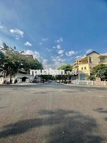 Nhà Biệt Thự Senturia DT 300m2 1Trệt 2Lầu 3Pn 4Wc Khu Víp Vườn Lài